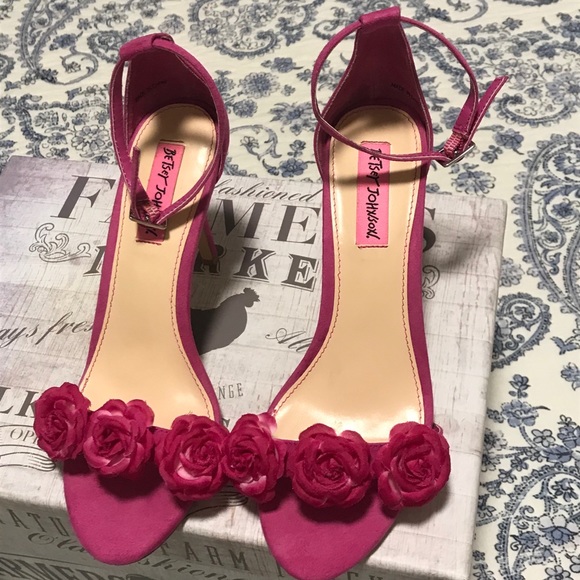 Betsey Johnson Shoes - BETSEY JOHNSON Bromme Strappy Heels! Size 7B!!